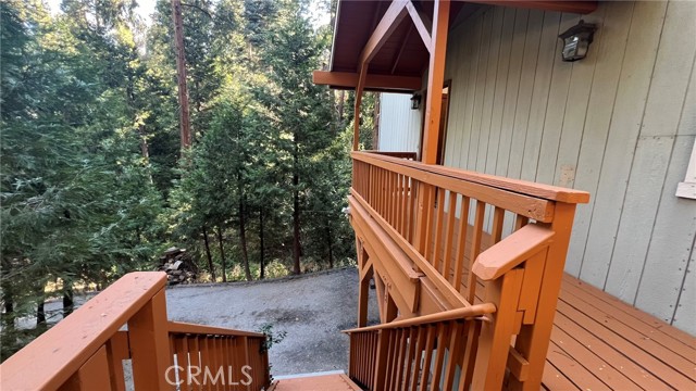 24861 Finhaut Drive, Crestline CA: https://media.crmls.org/medias/0ee9225f-5946-4831-8fb5-beea33babef8.jpg