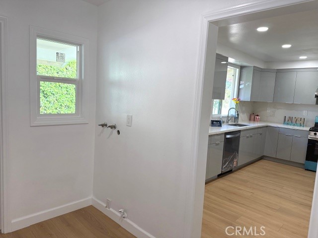 https://media.crmls.org/medias/0ee955bf-ac8b-4842-81a9-2e46871eae67.jpg?preset=X-Large
