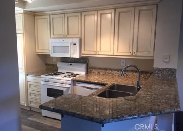 Detail Gallery Image 2 of 13 For 7 Pomelo, Rancho Santa Margarita,  CA 92688 - 2 Beds | 2 Baths