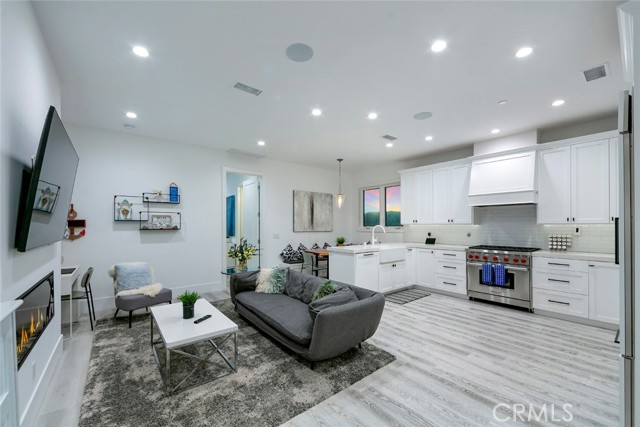 417 E Bay, Newport Beach CA: https://media.crmls.org/medias/0ee9d996-99f2-41f8-bb66-a3fbfaf51bad.jpg
