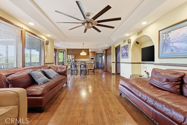 Detail Gallery Image 10 of 46 For 24300 Sylvan Glen, Calabasas,  CA 91302 - 5 Beds | 3 Baths