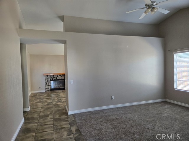 Detail Gallery Image 6 of 43 For 12993 Dartmouth Ct, Victorville,  CA 92392 - 3 Beds | 2 Baths