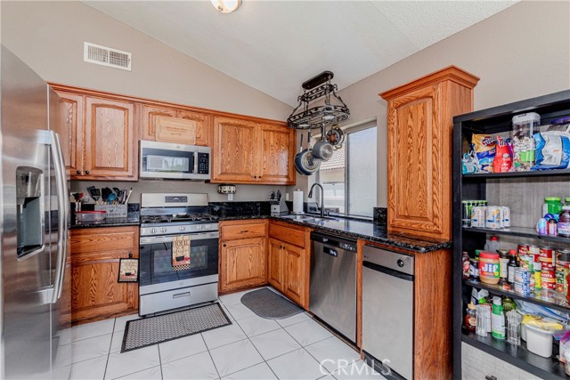 24416 Filaree Avenue, Moreno Valley CA: https://media.crmls.org/medias/0eeb29a6-bc20-4872-98be-6b8b7312d7e7.jpg