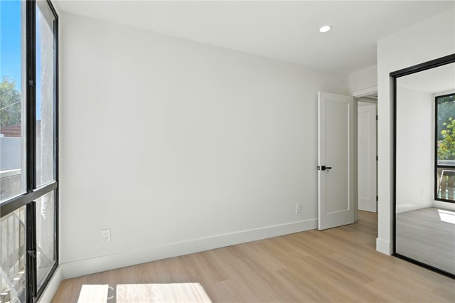 8601 International Avenue, Canoga Park CA: https://media.crmls.org/medias/0eebc5b1-1602-4b3c-a6be-208b3ff5fc00.jpg