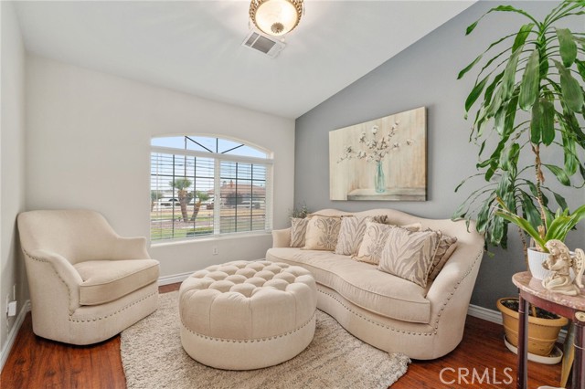 Detail Gallery Image 8 of 60 For 15015 Sycamore St, Hesperia,  CA 92345 - 4 Beds | 2/1 Baths
