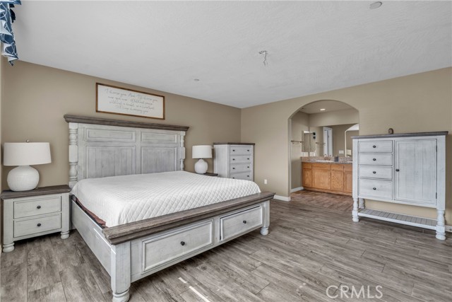 18177 Cherry St, Hesperia CA: https://media.crmls.org/medias/0eecd229-4af6-4642-921d-c06ca43e1dc1.jpg
