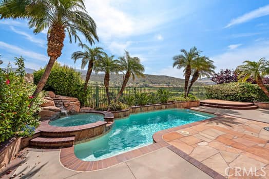 18 Beaconsfield, Rancho Santa Margarita CA: https://media.crmls.org/medias/0eece4d2-3b62-40d7-bc43-98e02e1f651e.jpg