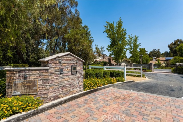 8009 E Eucalyptus Trail, Orange CA: https://media.crmls.org/medias/0eedf70f-1ef5-4c6e-a12e-31a503f883c7.jpg