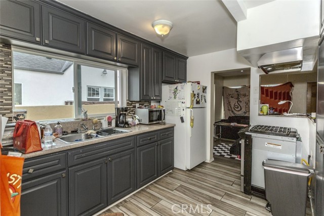 3632 W 59th Street, Los Angeles CA: https://media.crmls.org/medias/0eeea278-2462-457e-8dcb-fce84778b2f5.jpg