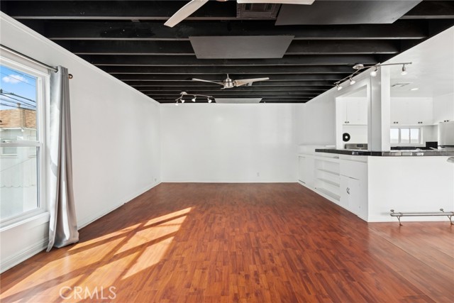 Detail Gallery Image 6 of 21 For 305 Marine, Newport Beach,  CA 92662 - 2 Beds | 1 Baths