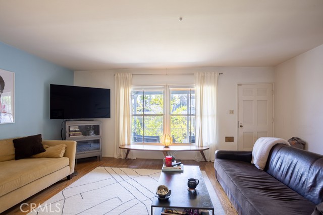 Detail Gallery Image 7 of 61 For 3735 Arbolada, Los Angeles,  CA 90027 - – Beds | – Baths