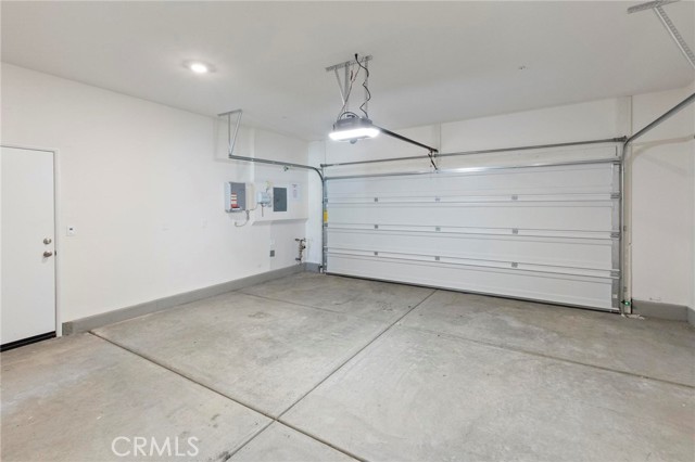 19409 Brush Creek Way, Lake Elsinore CA: https://media.crmls.org/medias/0ef00ab7-859d-4ddb-adee-3544a7e44e22.jpg