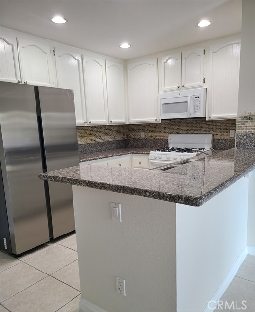 Detail Gallery Image 2 of 15 For 19041 Rockwood Dr, Yorba Linda,  CA 92886 - 2 Beds | 2 Baths