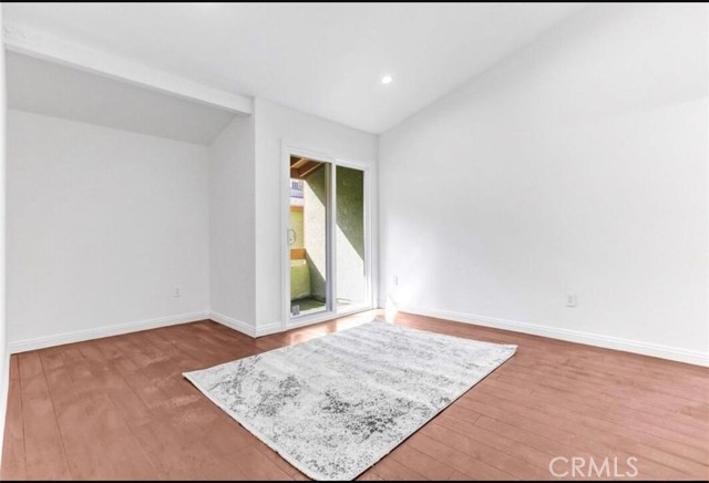 Detail Gallery Image 12 of 20 For 6155 Reseda Blvd #4,  Tarzana,  CA 91335 - 3 Beds | 2 Baths