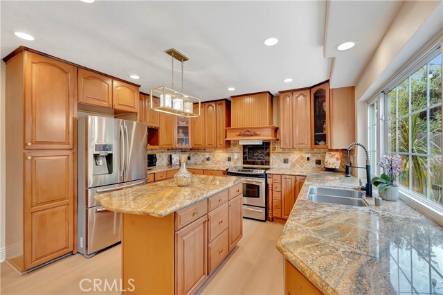 22471 Rippling Brook, Lake Forest CA: https://media.crmls.org/medias/0ef05168-9736-4df7-ad2a-0577cba3e7e9.jpg
