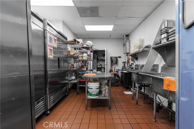 275 9th street, San Bernardino CA: https://media.crmls.org/medias/0ef05ba7-cad8-4a83-a094-790bfe5a90b5.jpg