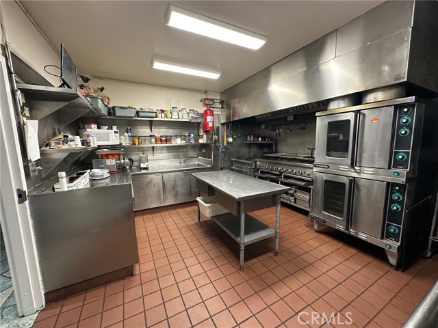 Image 6 of 30 For 18407 Sherman Way