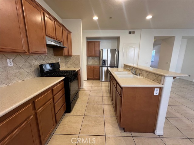 Detail Gallery Image 2 of 21 For 1770 Karley Way, Riverside,  CA 92501 - 3 Beds | 2/1 Baths