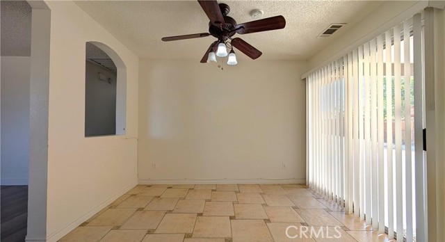 Detail Gallery Image 9 of 23 For 10707 White, Adelanto,  CA 92301 - 3 Beds | 2 Baths