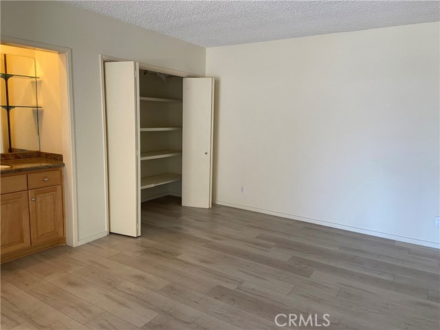 Detail Gallery Image 13 of 61 For 11820 Mayfield Ave #212,  Los Angeles,  CA 90049 - 2 Beds | 2 Baths