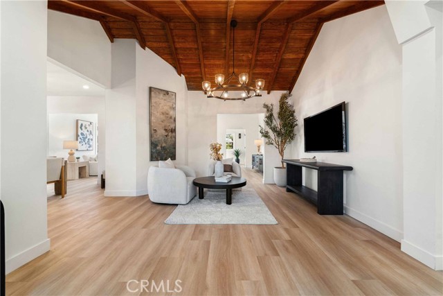 Detail Gallery Image 4 of 19 For 11333 Montana Ave, Los Angeles,  CA 90049 - 3 Beds | 2 Baths