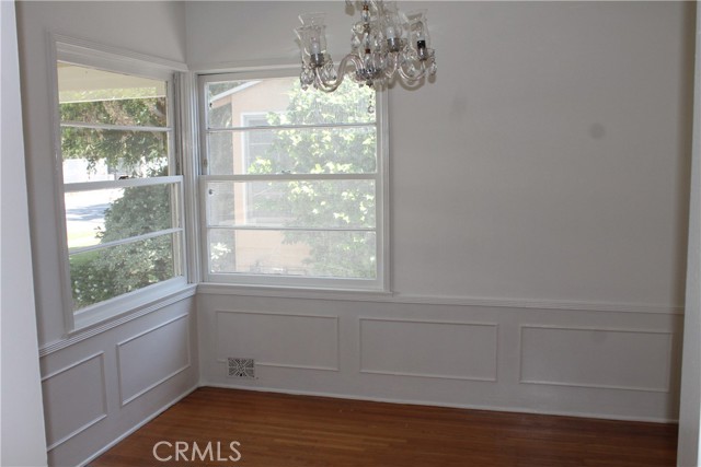 427 S Mariposa Street, Burbank CA: https://media.crmls.org/medias/0ef2e61a-9abf-41bd-92a2-7a845a5f65bc.jpg