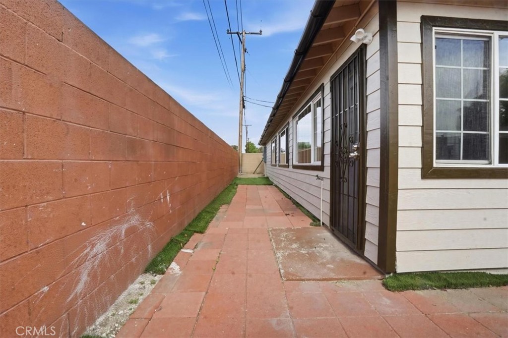 https://media.crmls.org/medias/0ef35445-6686-4fe5-bbe2-42304e65a6cd.jpg?preset=X-Large