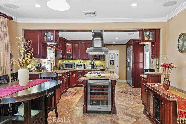 Detail Gallery Image 8 of 38 For 2741 E Glenoaks Bld, Glendale,  CA 91206 - 3 Beds | 2 Baths