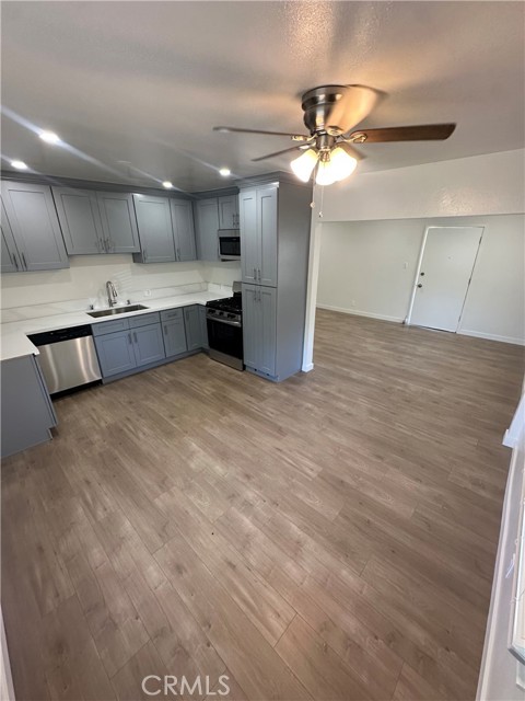 Detail Gallery Image 3 of 13 For 14413 Califa St #3,  Sherman Oaks,  CA 91401 - 3 Beds | 2 Baths