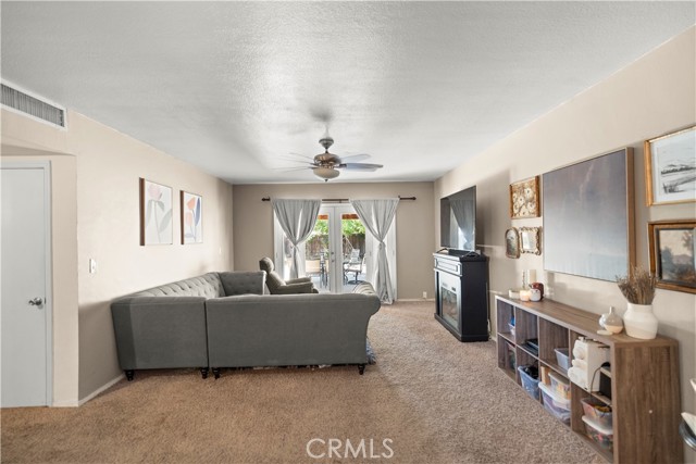 2608 Temple Lane, Bakersfield CA: https://media.crmls.org/medias/0ef615ef-3079-4e2d-ac09-acac345b63d3.jpg