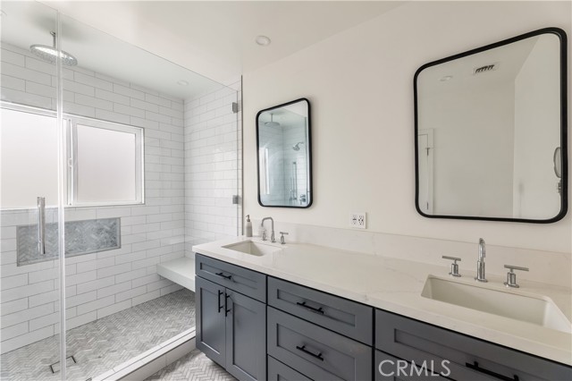 2818 S Holt Avenue, Los Angeles CA: https://media.crmls.org/medias/0ef9065f-846d-43da-bb15-c95b930ac754.jpg