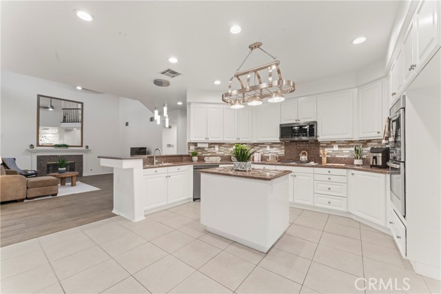 Detail Gallery Image 3 of 39 For 921 Camino Vera Cruz, Camarillo,  CA 93010 - 4 Beds | 3/1 Baths