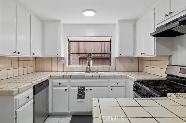 Detail Gallery Image 6 of 42 For 13534 Cordary Ave #14,  Hawthorne,  CA 90250 - 3 Beds | 3 Baths