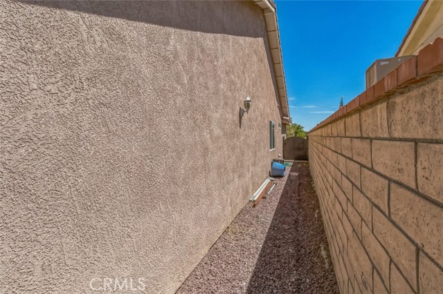 Detail Gallery Image 4 of 30 For 15248 Wildflower Ln, Helendale,  CA 92342 - 3 Beds | 2 Baths