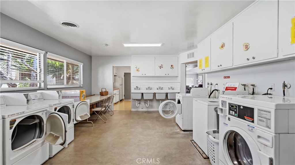 https://media.crmls.org/medias/0efbdb70-7acc-4151-8955-ca6da519ea03.jpg?preset=X-Large