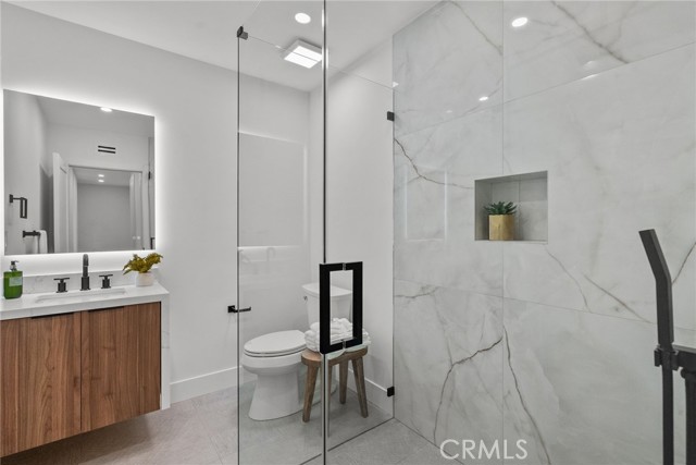 24201 Caris Street, Woodland Hills CA: https://media.crmls.org/medias/0efbed69-af87-4f61-be69-f65619cad002.jpg