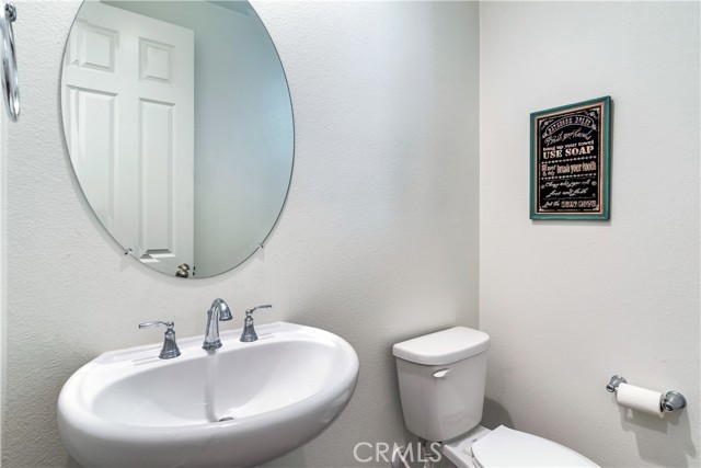 Detail Gallery Image 10 of 26 For 5386 Vicenza Ln, Fontana,  CA 92336 - 4 Beds | 2/1 Baths