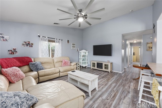 Detail Gallery Image 9 of 37 For 12305 Quiet Pasture Dr, Bakersfield,  CA 93312 - 4 Beds | 2 Baths