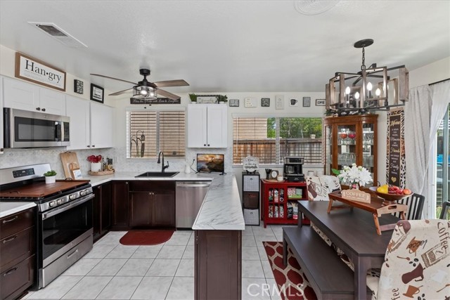 851 Blossomcreek Lane, Corona CA: https://media.crmls.org/medias/0efc9bc8-040c-4aff-a828-3778a8794f12.jpg