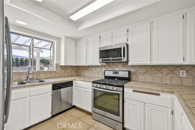 618 W Avenue Q12, Palmdale CA: https://media.crmls.org/medias/0efe17ef-7e63-45d3-9fda-52a24daae5d4.jpg