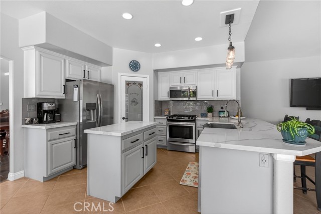 Detail Gallery Image 14 of 64 For 14029 Dove Canyon Dr, Riverside,  CA 92503 - 3 Beds | 2/1 Baths