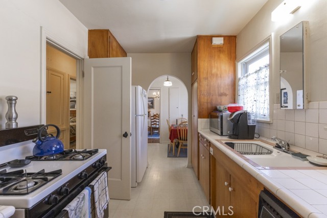 132 St Joseph Avenue, Long Beach CA: https://media.crmls.org/medias/0efecbdb-e0e8-44e0-ba4e-8bc6817c7c12.jpg