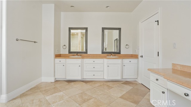 Detail Gallery Image 25 of 50 For 5128 Avenida Hacienda, Tarzana,  CA 91356 - 5 Beds | 4 Baths