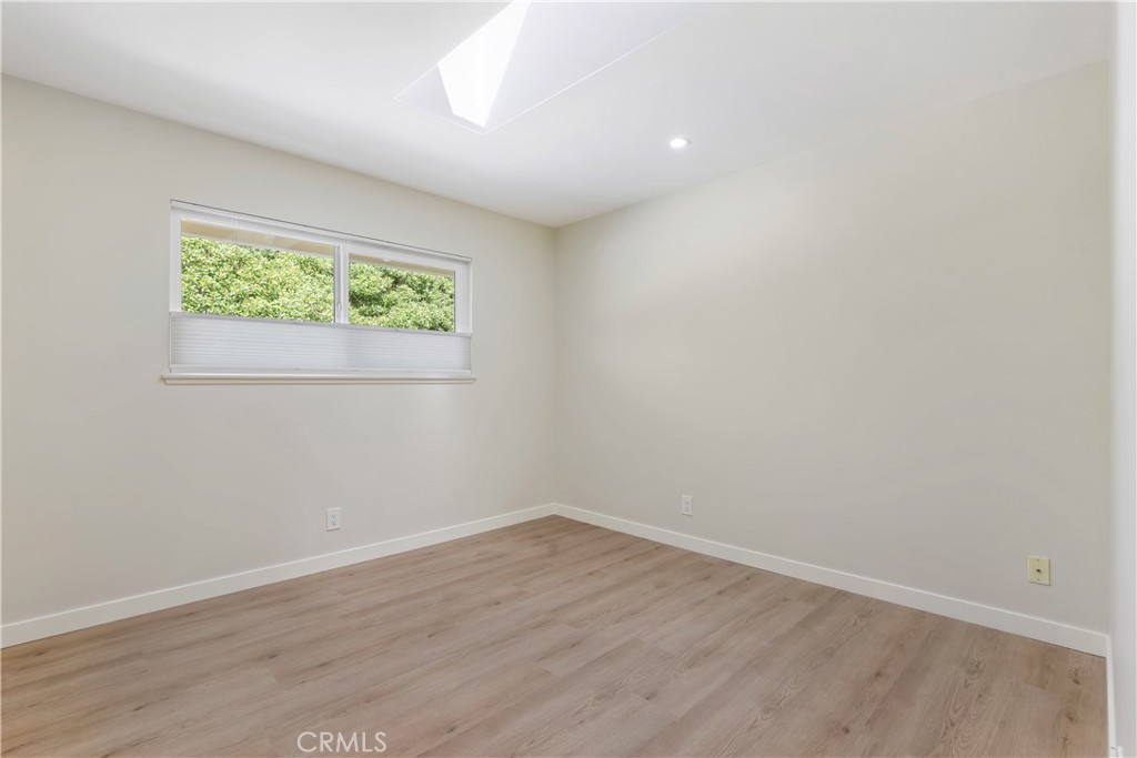 https://media.crmls.org/medias/0effa242-8d2b-43bb-9df8-d098e69d2bc9.jpg?preset=X-Large