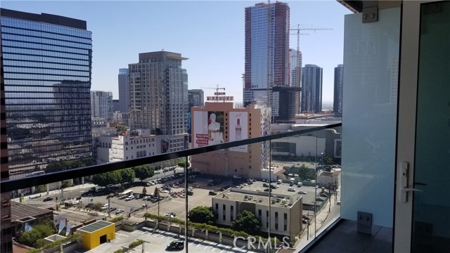 877 Francisco Street, Los Angeles CA: https://media.crmls.org/medias/0effdca0-e44e-4e58-ad3b-03c1cc9b8e26.jpg