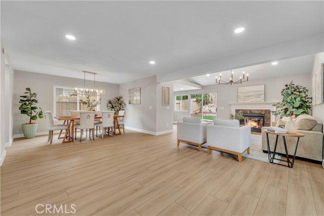 Detail Gallery Image 4 of 34 For 20015 Gilbert, Canyon Country,  CA 91351 - 4 Beds | 3 Baths