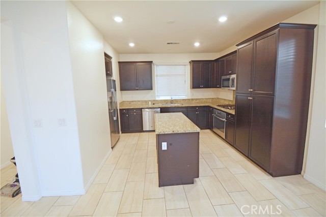 Detail Gallery Image 6 of 41 For 8765 Festival St, Chino,  CA 91708 - 4 Beds | 3/1 Baths