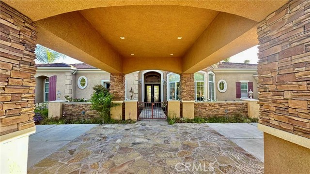 4069 Nancy Circle, Corona CA: https://media.crmls.org/medias/0f016e09-1984-4bcb-b59c-712a1b140798.jpg