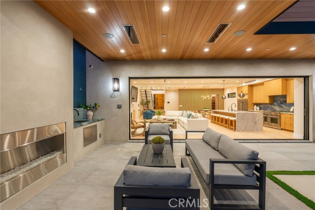 1721 Oak Avenue, Manhattan Beach CA: https://media.crmls.org/medias/0f01b0ff-2426-4732-8bc3-886136cb2a69.jpg