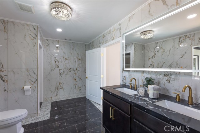 Detail Gallery Image 33 of 75 For 3841 Pacific Ave, Long Beach,  CA 90807 - 5 Beds | 5 Baths
